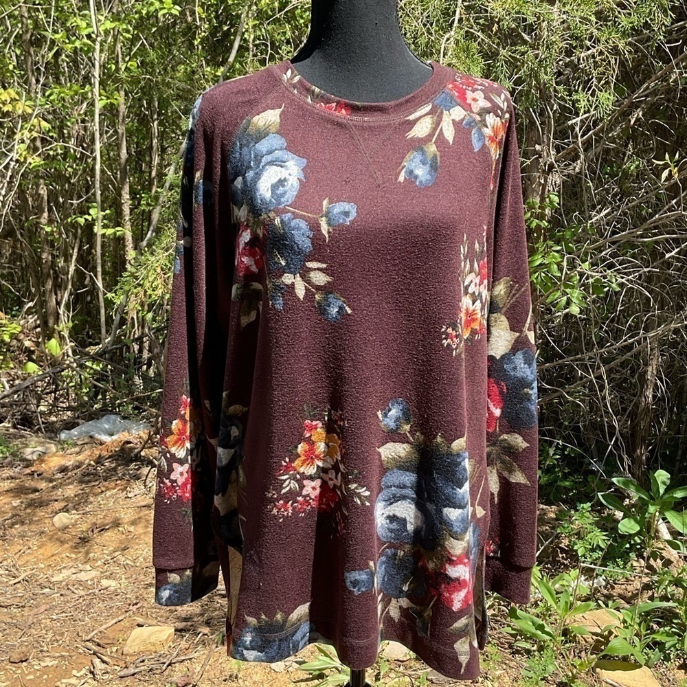 Niloufo top. Long sleeve floral. size XL.